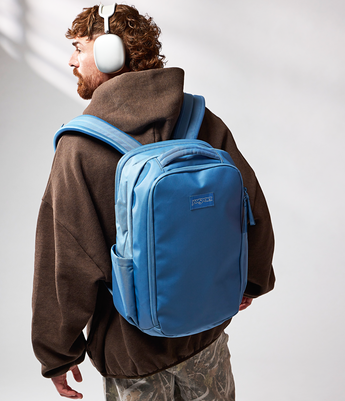 good-latitude-travel-pack-30l-p9 JS0A86ETEW5-MODEL.png